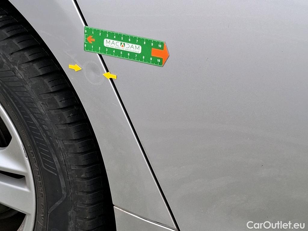 Toyota  Corolla TOYOTA  / 2018 / 5P / Berline Hybride 122h Dynamic Business Supp Lomb #10