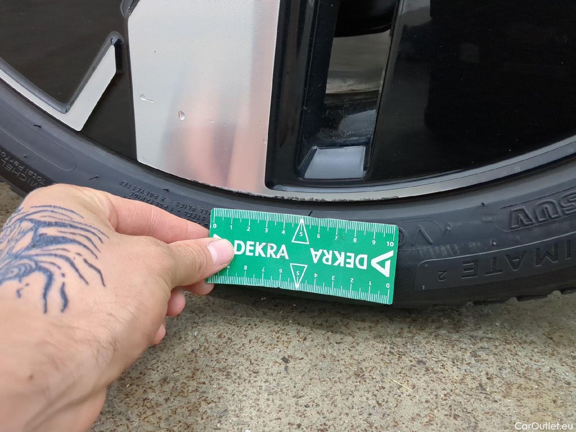  Volvo  XC 40 XC40 Plus Recharge Pure Electric 2WD 82kWh BVA #10