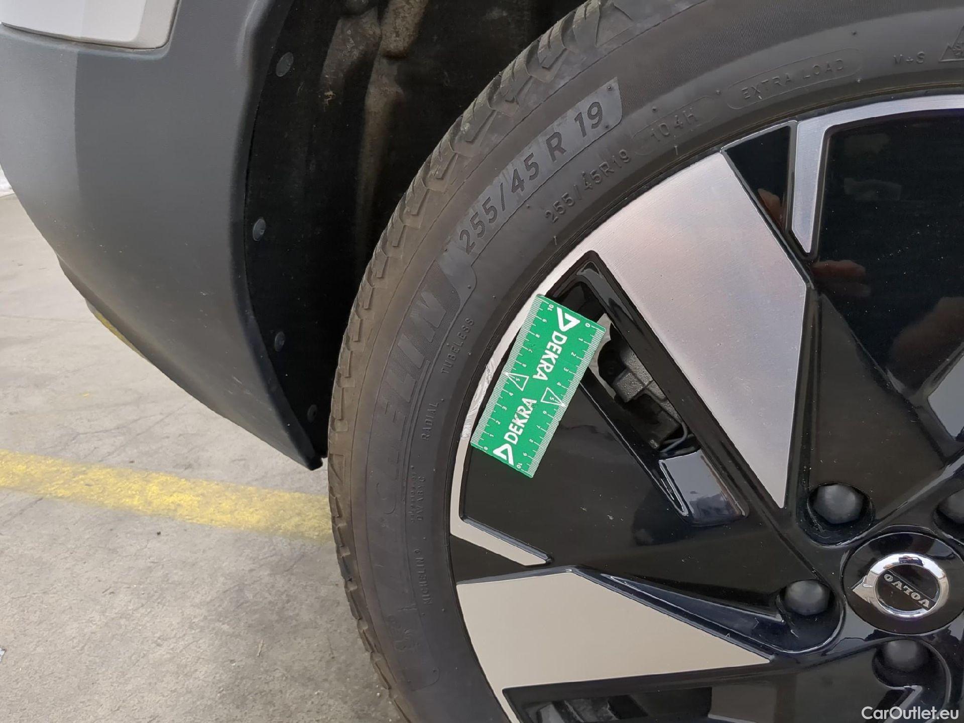  Volvo  XC 40 XC40 Plus Recharge Pure Electric 2WD 82kWh BVA #11