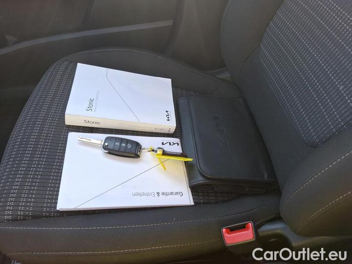 KIA  STONIC 1.0 T-GDI 120 MHEV ACTIVE BUSI DCT7 #6