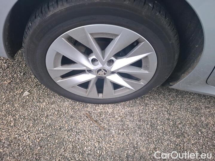 Skoda  Octavia 2.0 TDI 150 DSG7 STYLE #22