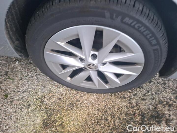 Skoda  Octavia 2.0 TDI 150 DSG7 STYLE #17