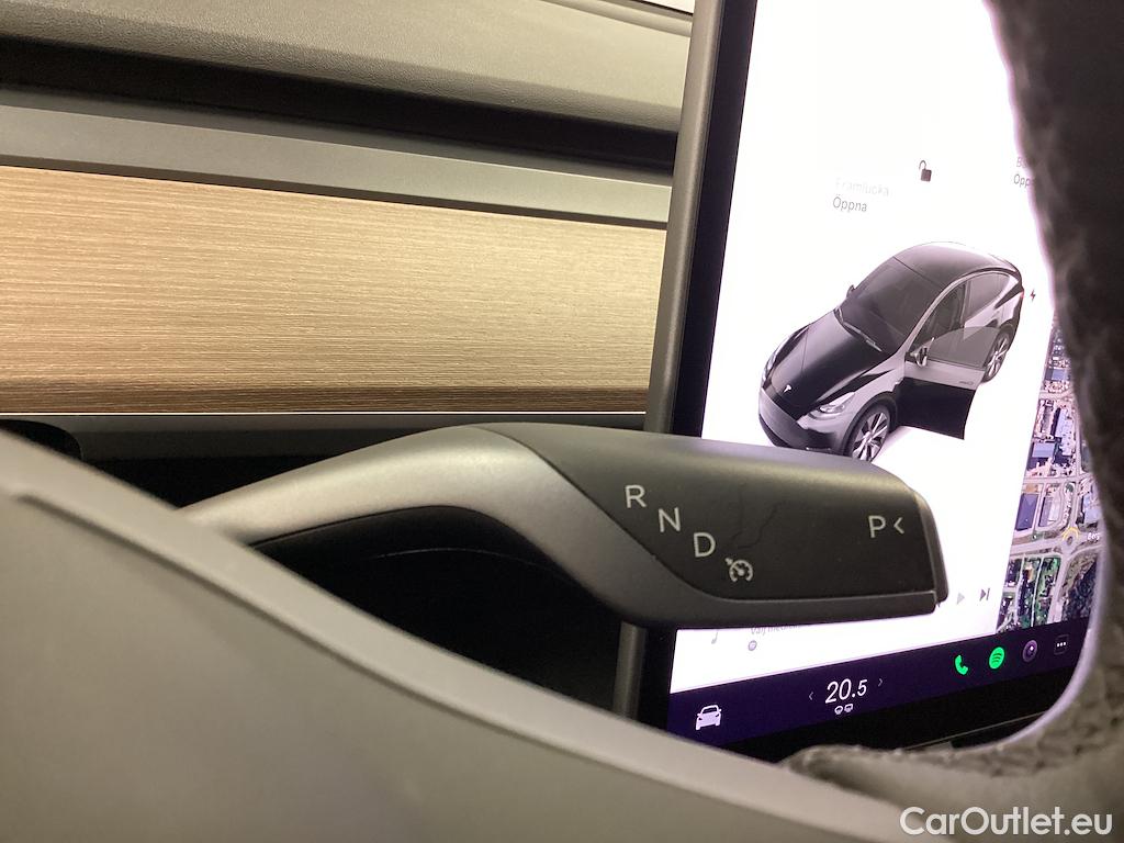 Tesla  Model Y Long Range AWD #8