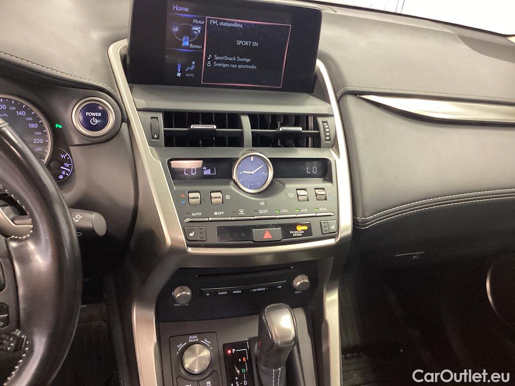 Lexus  NX 300h Business AWD Skinn Kamera **CAR TESTED 2025-06-16** #14