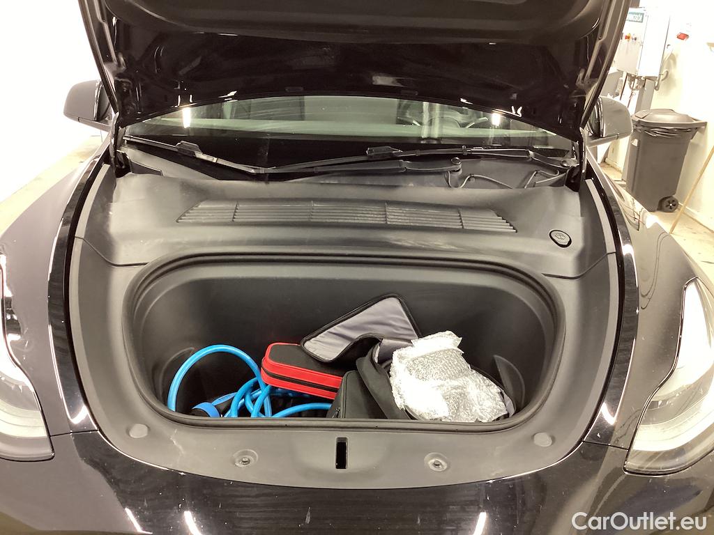 Tesla  Model Y Long Range AWD #17