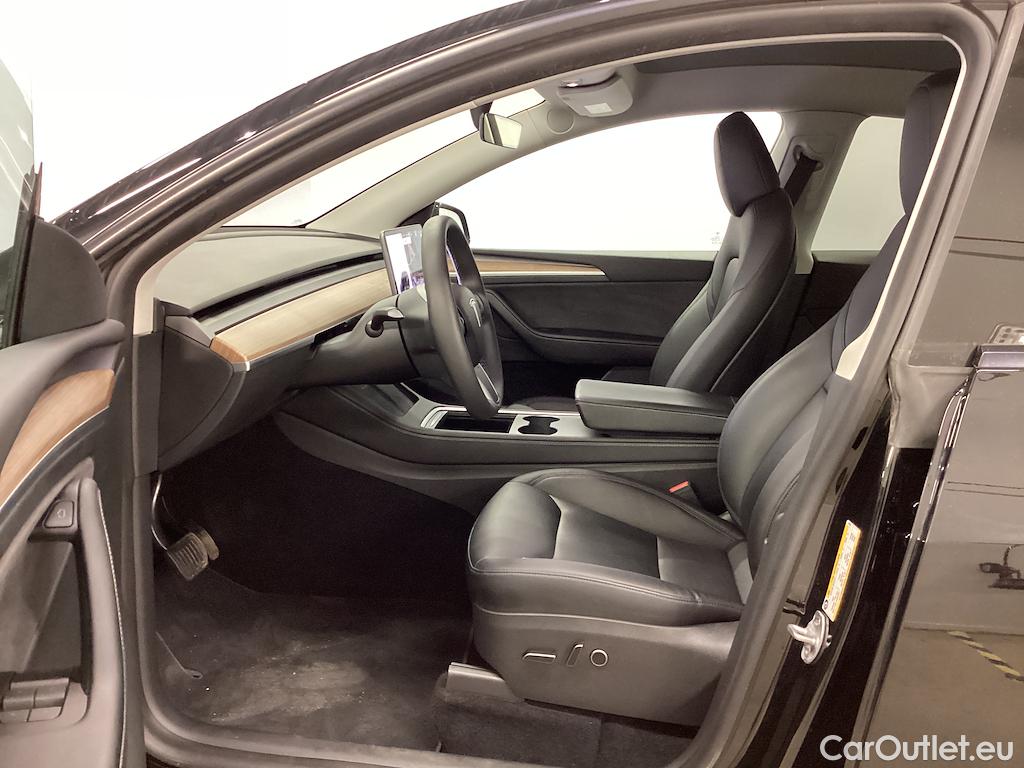 Tesla  Model Y Long Range AWD #9