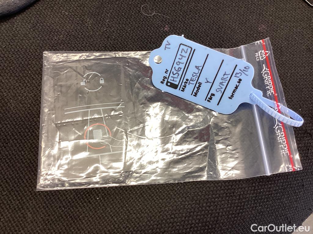 Tesla  Model Y Long Range AWD #11