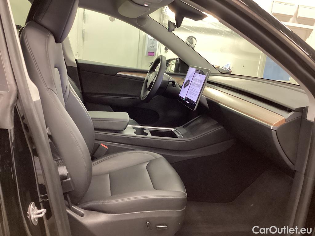 Tesla  Model Y Long Range AWD #7