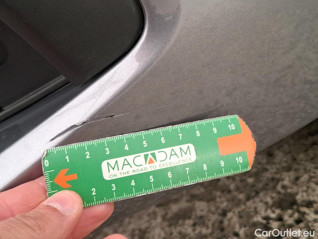  Bmw  Serie 1 BMW Série 1 / 2019 / 5P / Berline 116i DKG7 Business Design #9