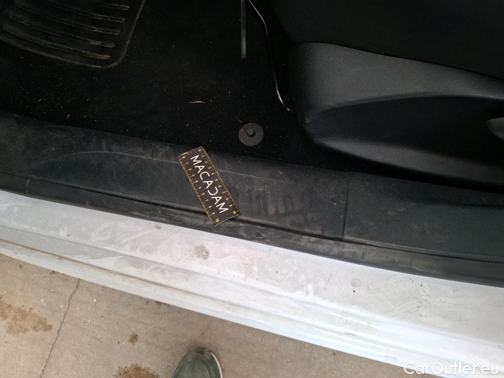  Peugeot  208  Active 1.2 PureTech 80CV BVM5 E6 #8