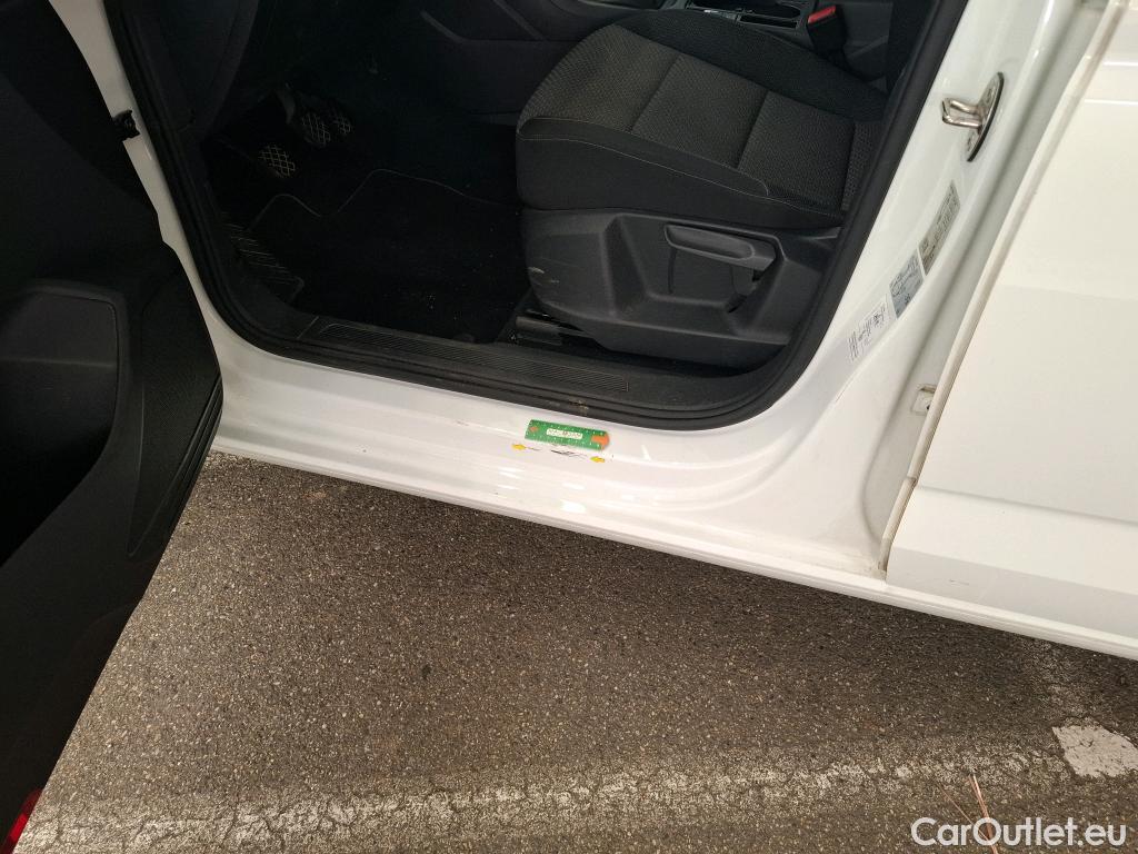  Volkswagen  Touran  Lounge Business BMT/Start-Stopp 2.0 TDI 120CV BVM6 E6d #23