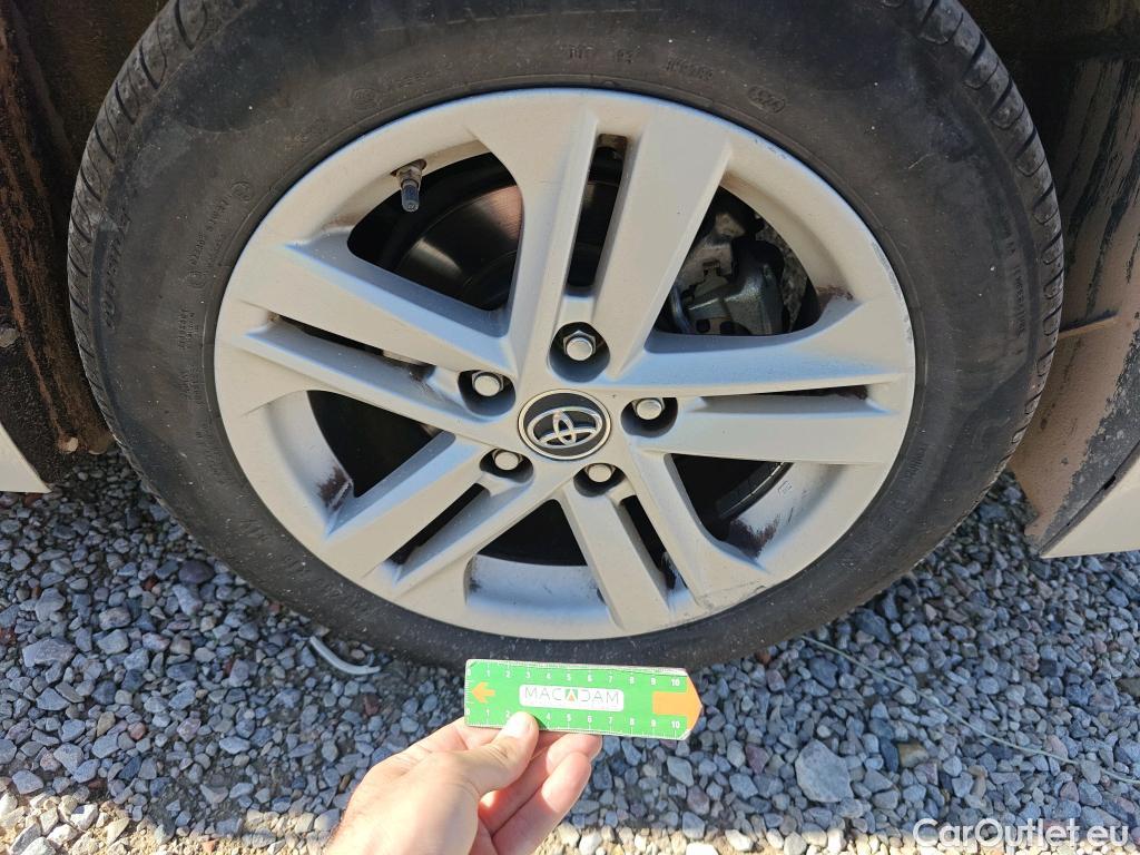  Toyota  Corolla TOYOTA  / 2019 / 5P / familiar 1.8 125H ACTIVE TECH E-CVT TOU SPORT #64