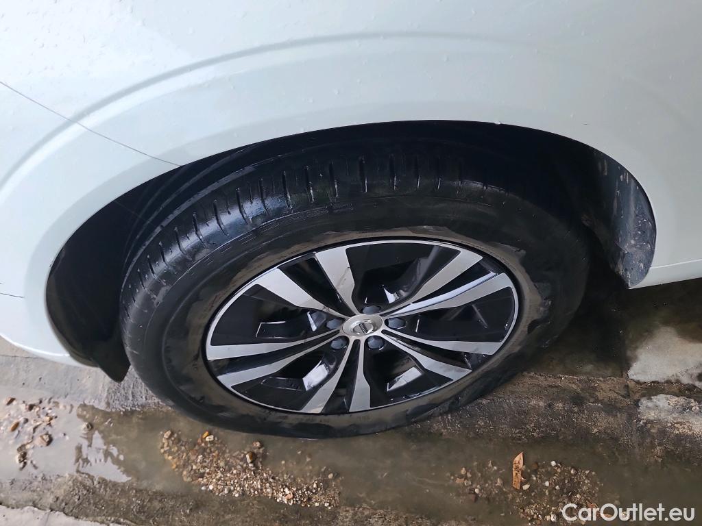  Volvo  XC60 VOLVO  / 2017 / 5P / todoterreno 2.0 B4 D Momentum Pro Auto #3