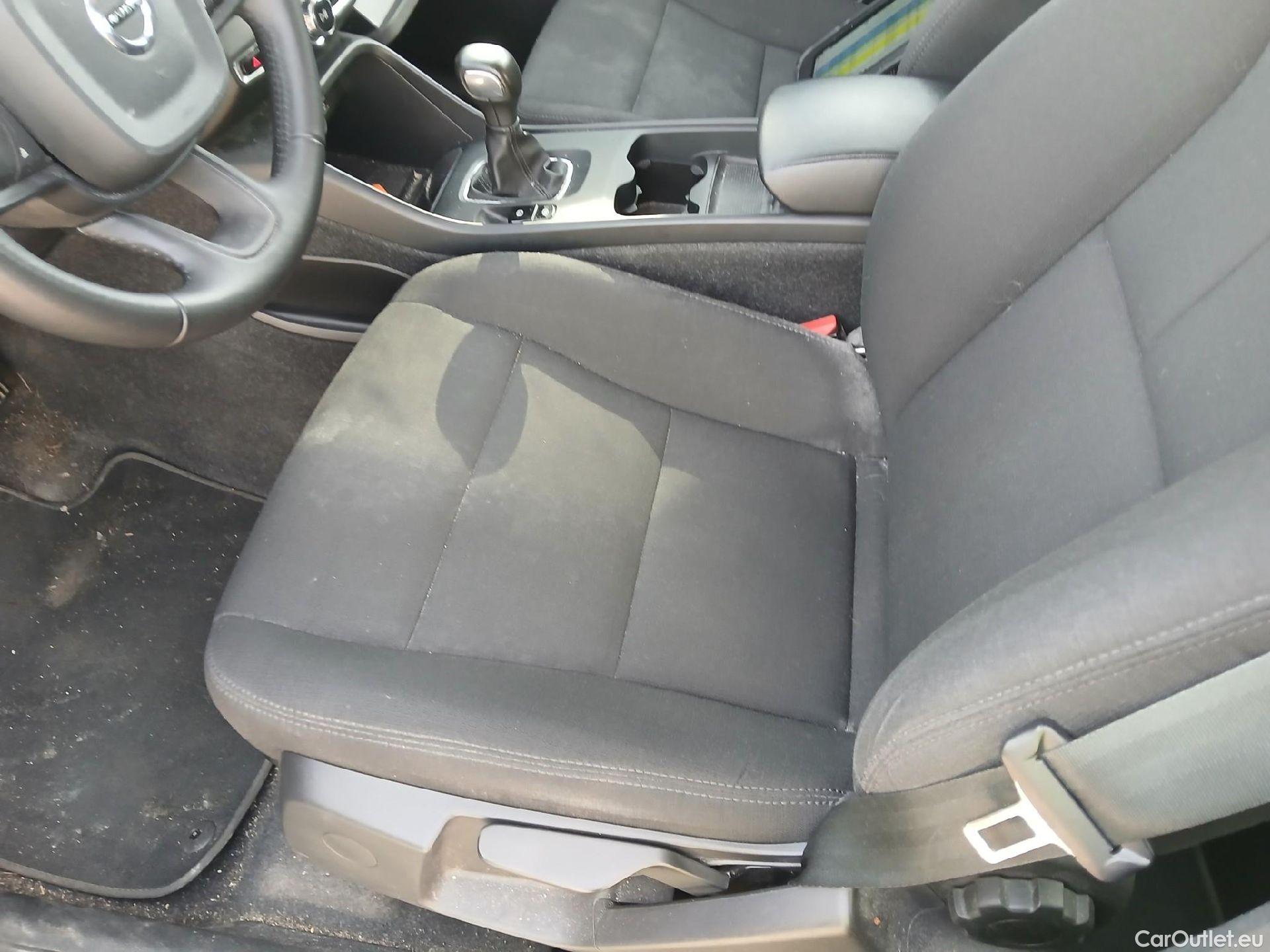  Volvo  XC 40 VOLVO XC40 / 2017 / 5P / todoterreno 1.5 T2 Momentum Core #2