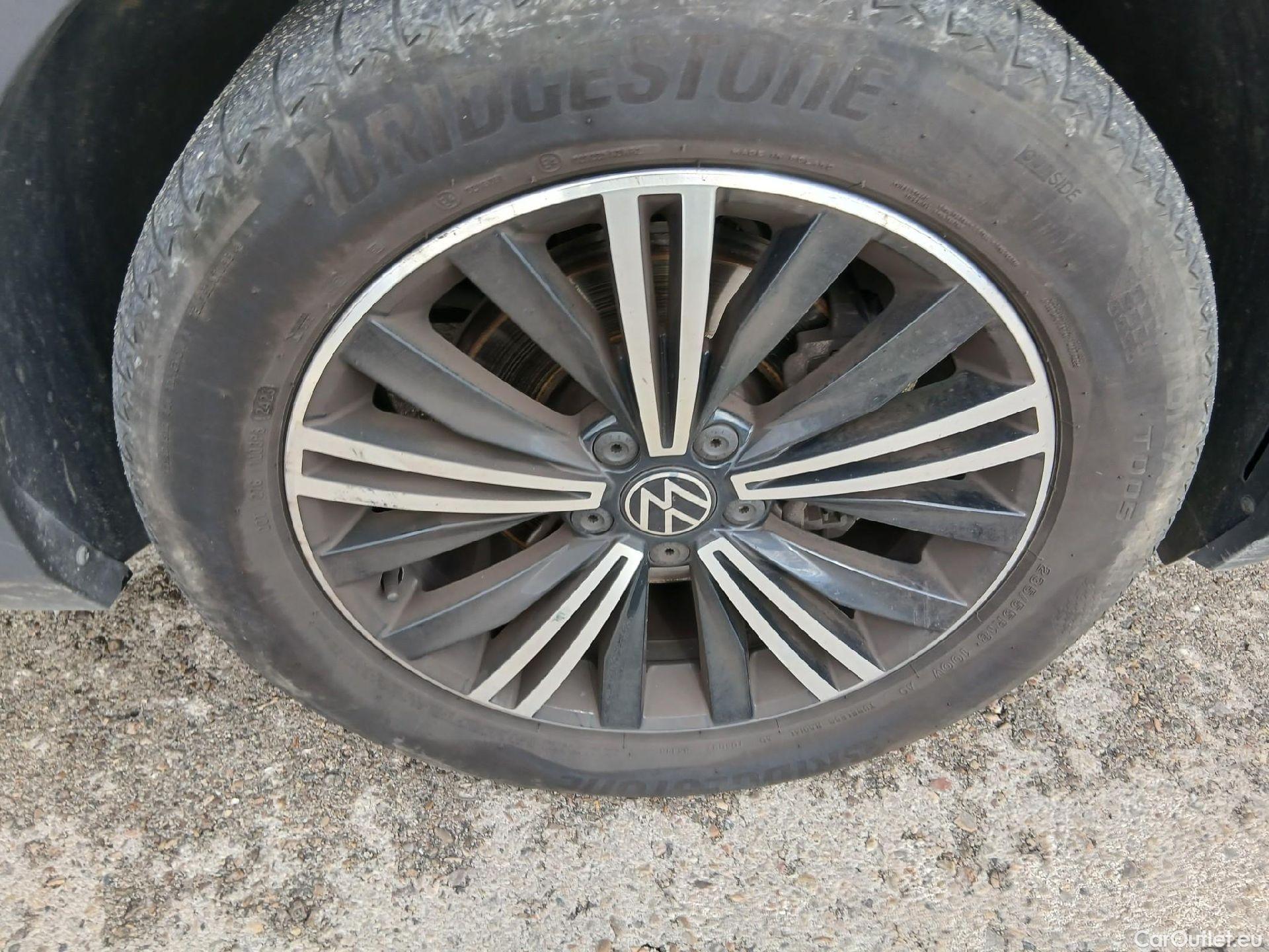  Volkswagen  Tiguan VOLKSWAGEN  / 2020 / 5P / todoterreno Life 2.0 TDI 90kW (122CV) #33