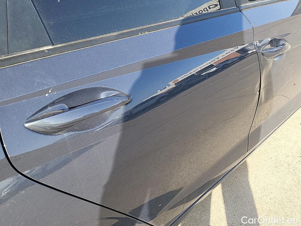  Hyundai  i20 HYUNDAI  / 2023 / 5P / berlina con portón 1.0 TGDI Klass #3