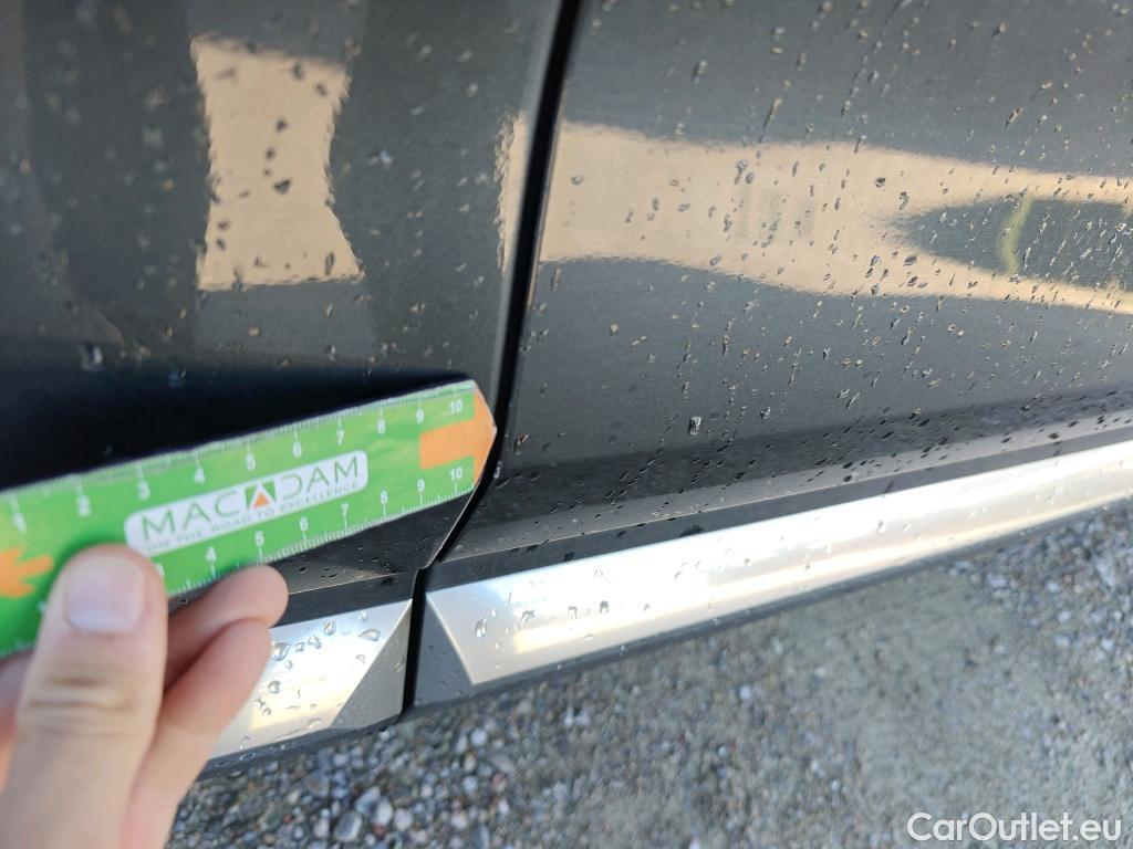  Hyundai  Santa Fe HYUNDAI  / 2018 / 5P / todoterreno 2.2 CRDi Tecno Auto 4x2 SR #10