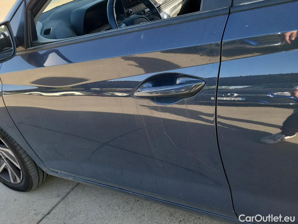  Hyundai  i20 HYUNDAI  / 2023 / 5P / berlina con portón 1.0 TGDI Klass #17