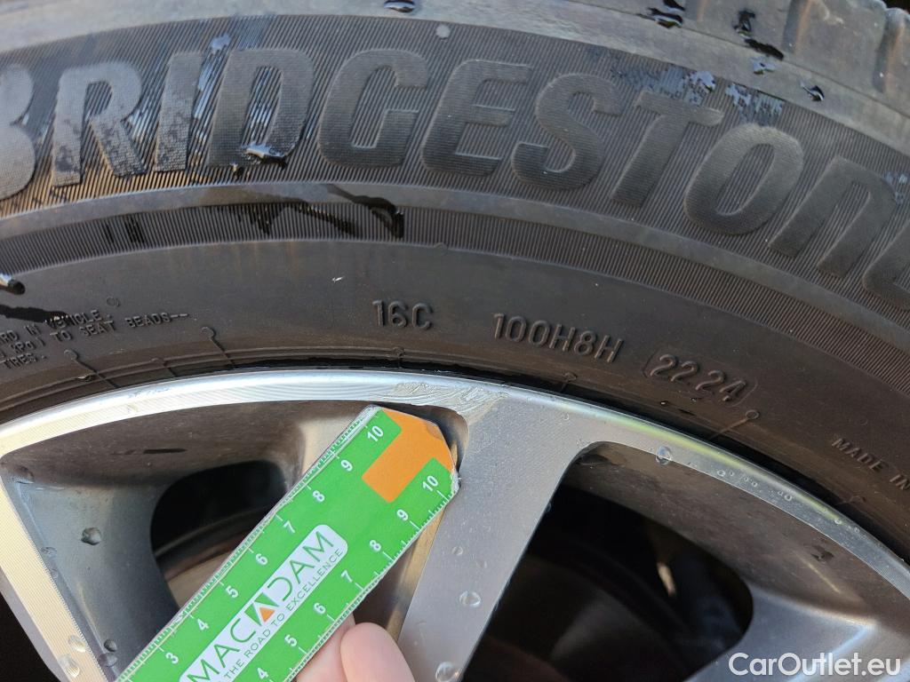  Hyundai  Santa Fe HYUNDAI  / 2018 / 5P / todoterreno 2.2 CRDi Tecno Auto 4x2 SR #48