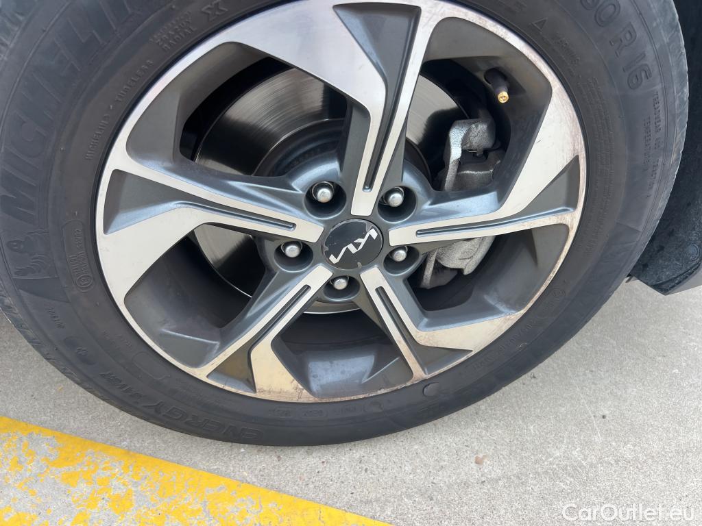  KIA  XCeed KIA  / 2022 / 5P / todoterreno 1.0 T-GDi Drive 88kW (120CV) #3