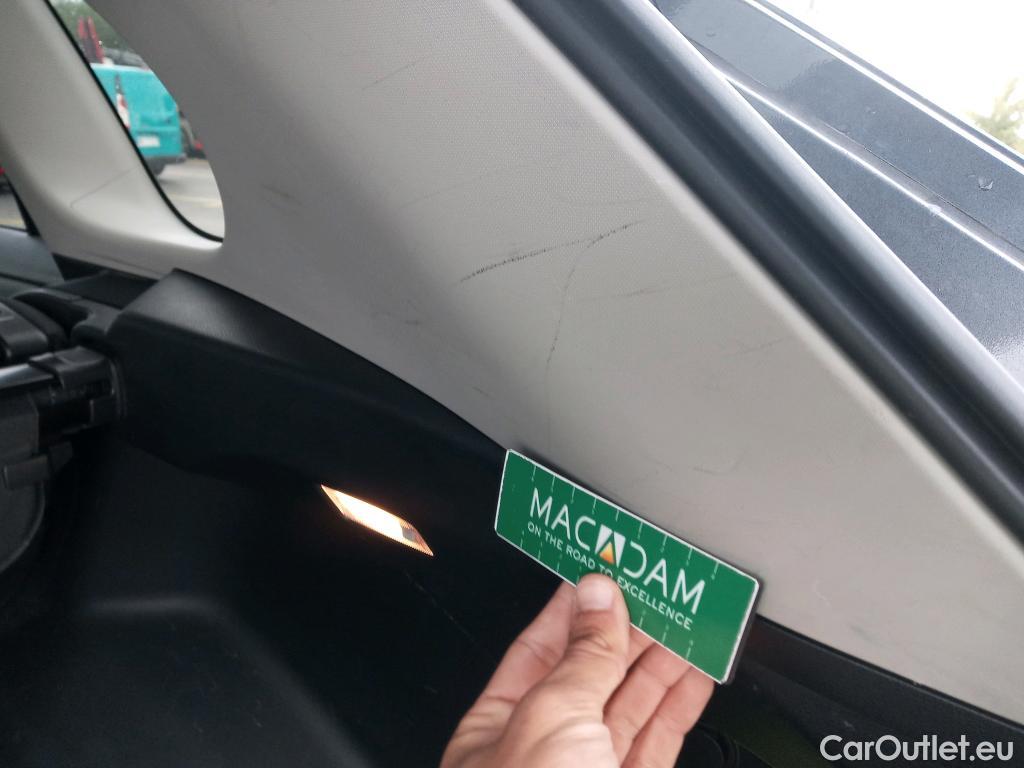  Toyota  RAV4 TOYOTA  / 2018 / 5P / todoterreno 2.5l 220H Advance #18