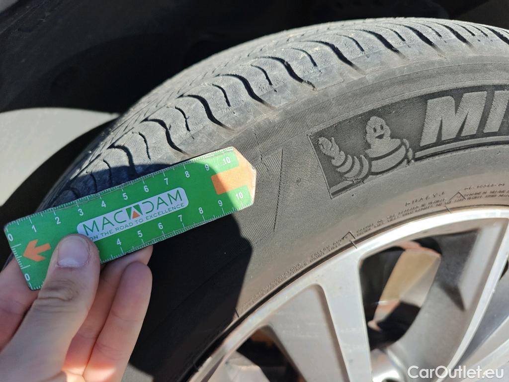  Hyundai  Santa Fe HYUNDAI  / 2018 / 5P / todoterreno 2.2 CRDi Tecno Auto 4x2 SR #3