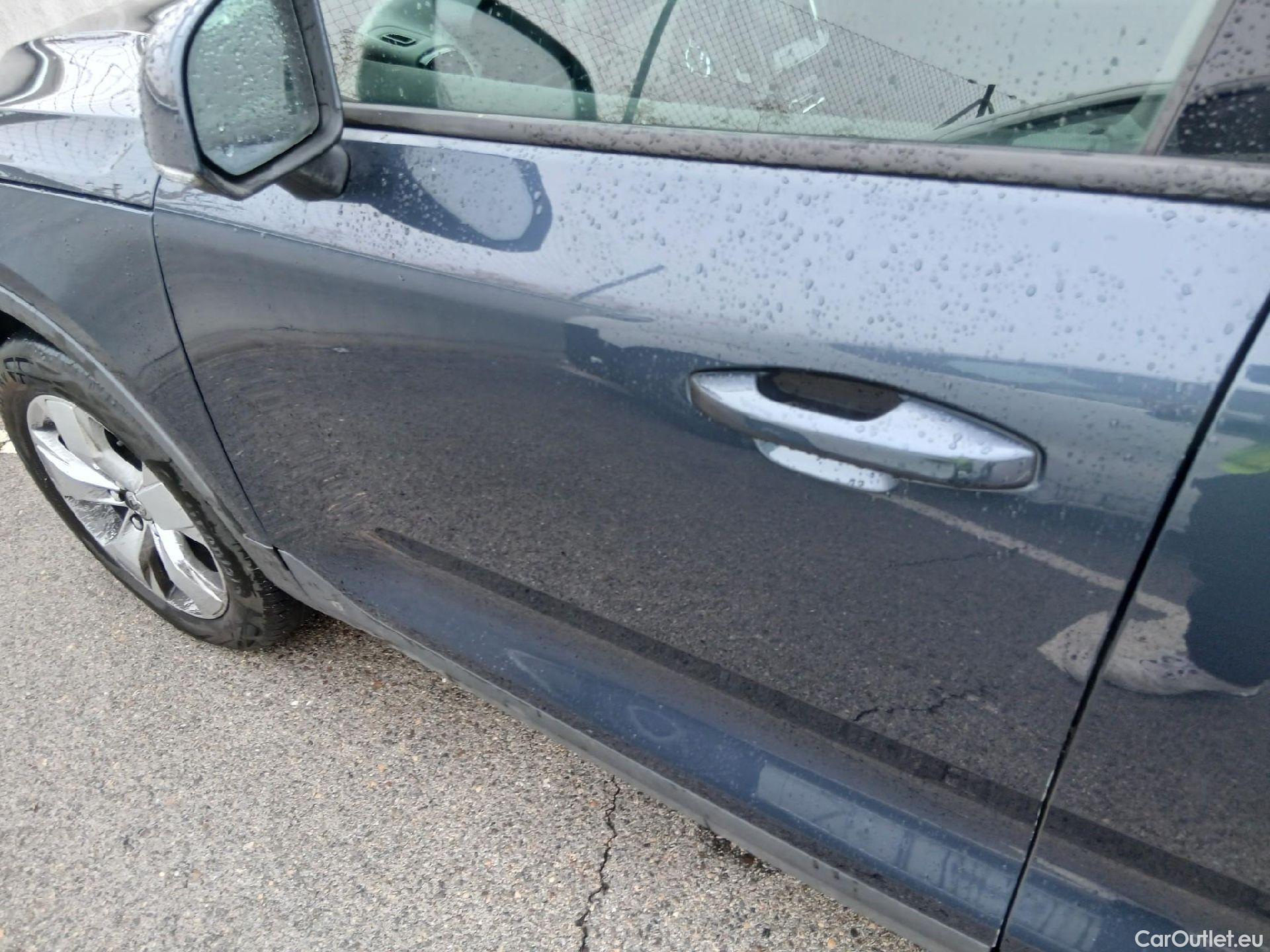  Volvo  XC 40 VOLVO XC40 / 2017 / 5P / todoterreno 2.0 D3 Momentum Pro Auto #3