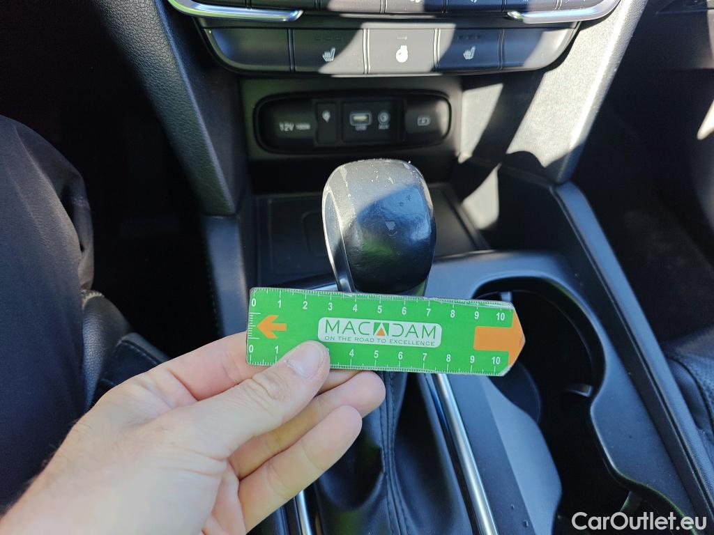  Hyundai  Santa Fe HYUNDAI  / 2018 / 5P / todoterreno 2.2 CRDi Tecno Auto 4x2 SR #30