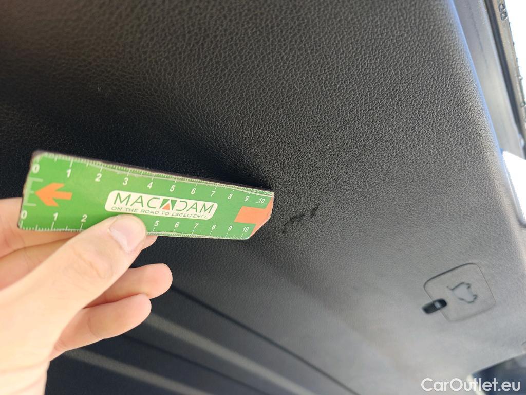  Hyundai  Santa Fe HYUNDAI  / 2018 / 5P / todoterreno 2.2 CRDi Tecno Auto 4x2 SR #29