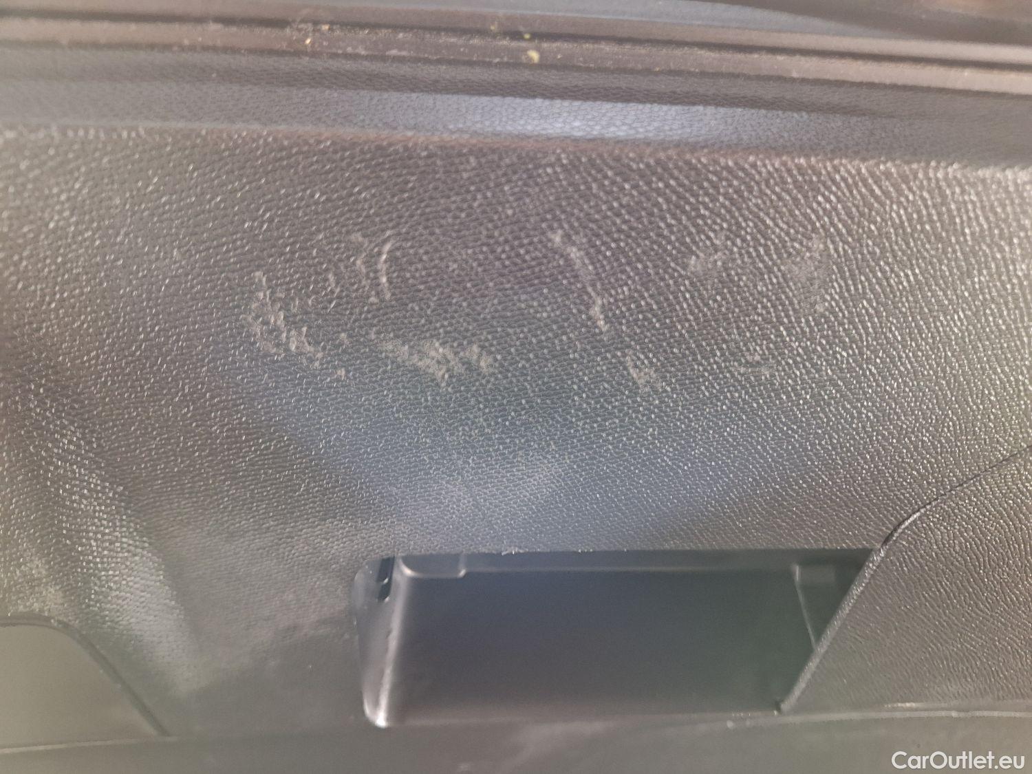  Peugeot  5008 Peugeot,  FL'20, Peugeot  1.5 BlueHDi 96kW S&S EAT8 Allure Pack #25