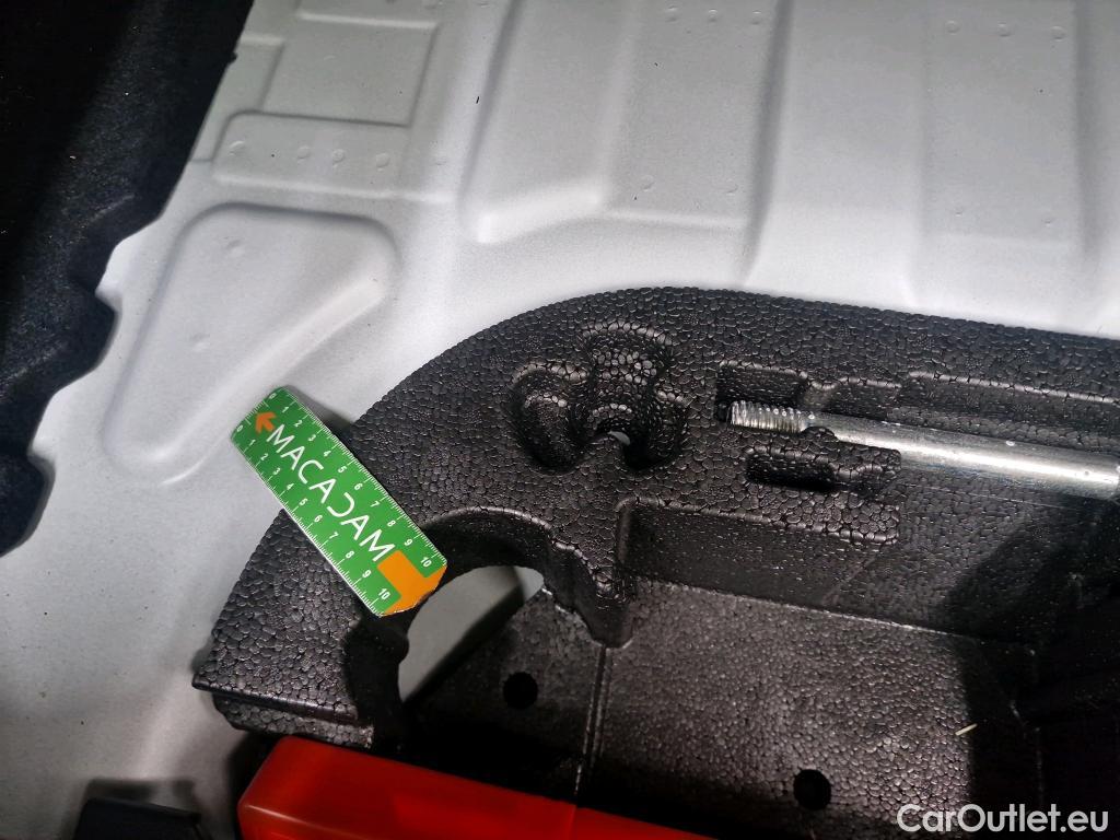  Opel  Corsa  F e Edition Business 50kWh BVA #18