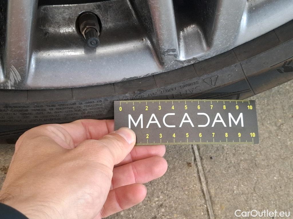  Toyota  C-HR TOYOTA  / 2016 / 5P / SUV 1.8 HYBRIDE 122 DISTINCTIVE #3