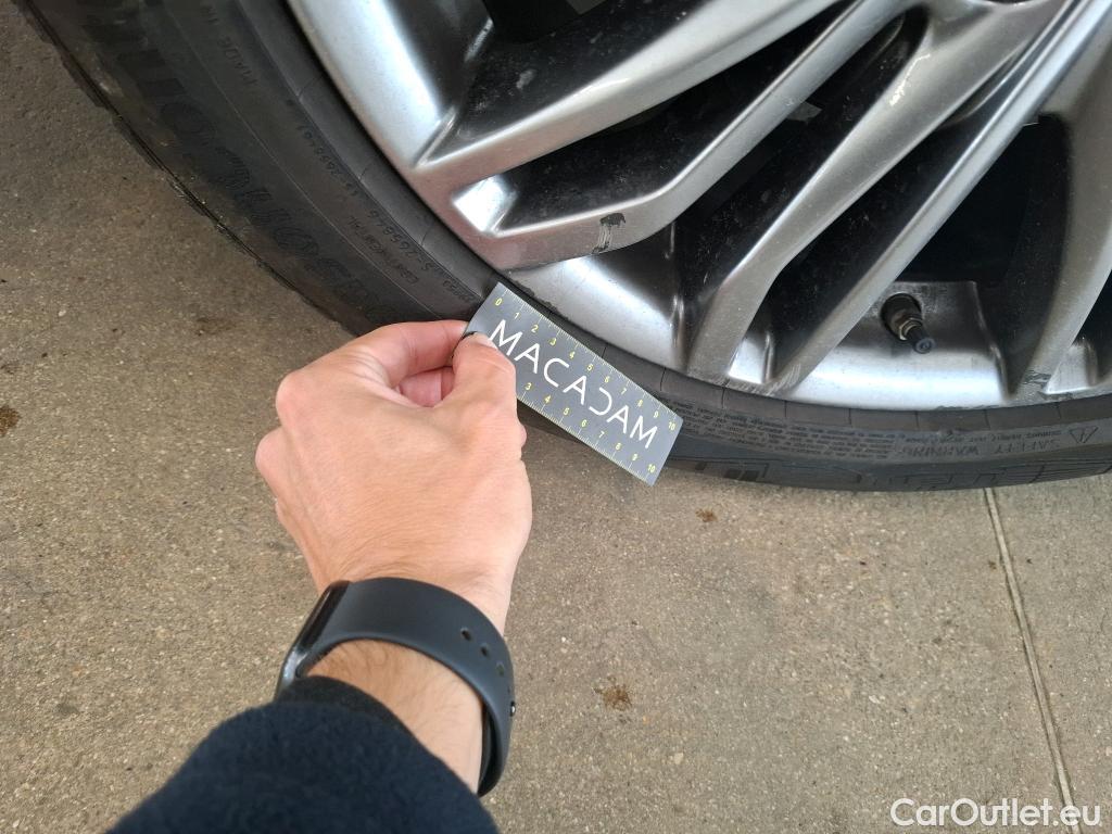  Toyota  C-HR TOYOTA  / 2016 / 5P / SUV 1.8 HYBRIDE 122 DISTINCTIVE #14