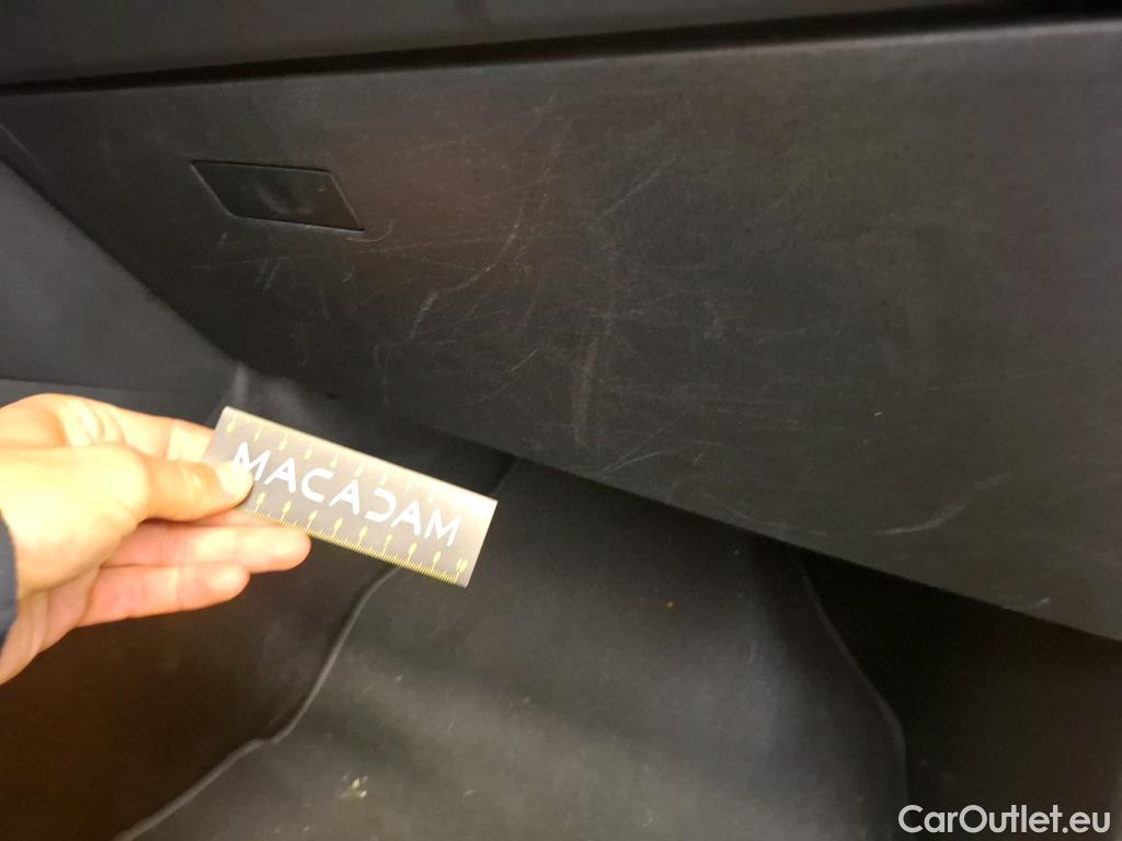  Toyota  C-HR TOYOTA  / 2016 / 5P / SUV 1.8 HYBRIDE 122 DISTINCTIVE #27