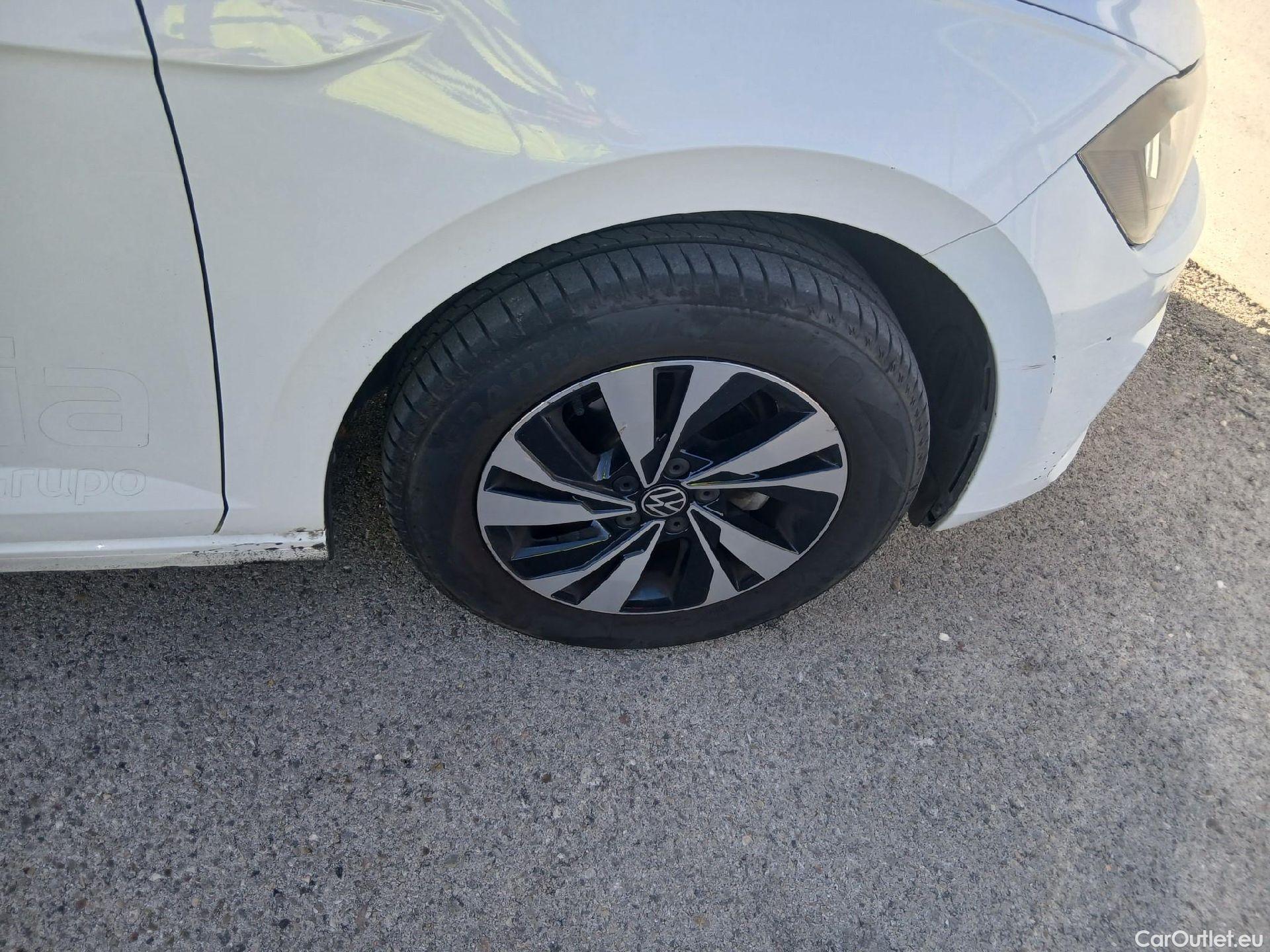  Volkswagen  Polo VOLKSWAGEN  / 2017 / 5P / berlina con portón Advance 1.0 TSI 70kW (95CV) #8