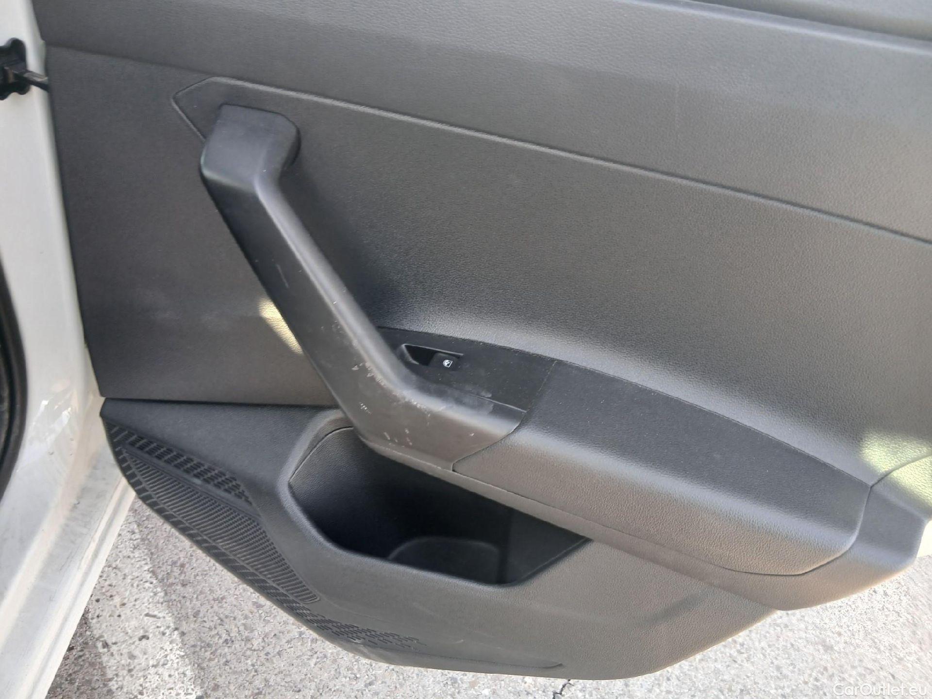  Volkswagen  Polo VOLKSWAGEN  / 2017 / 5P / berlina con portón Advance 1.0 TSI 70kW (95CV) #5