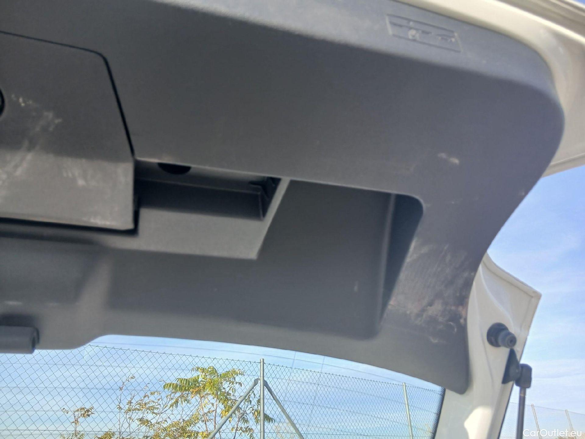  Volkswagen  Polo VOLKSWAGEN  / 2017 / 5P / berlina con portón Advance 1.0 TSI 70kW (95CV) #3