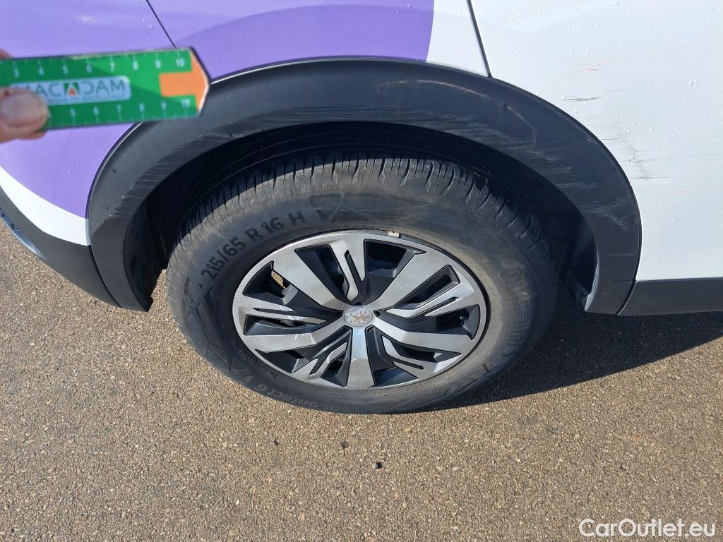  Peugeot  2008 PEUGEOT  / 2019 / 5P / todoterreno Active BlueHDI 81kW (110CV) #41