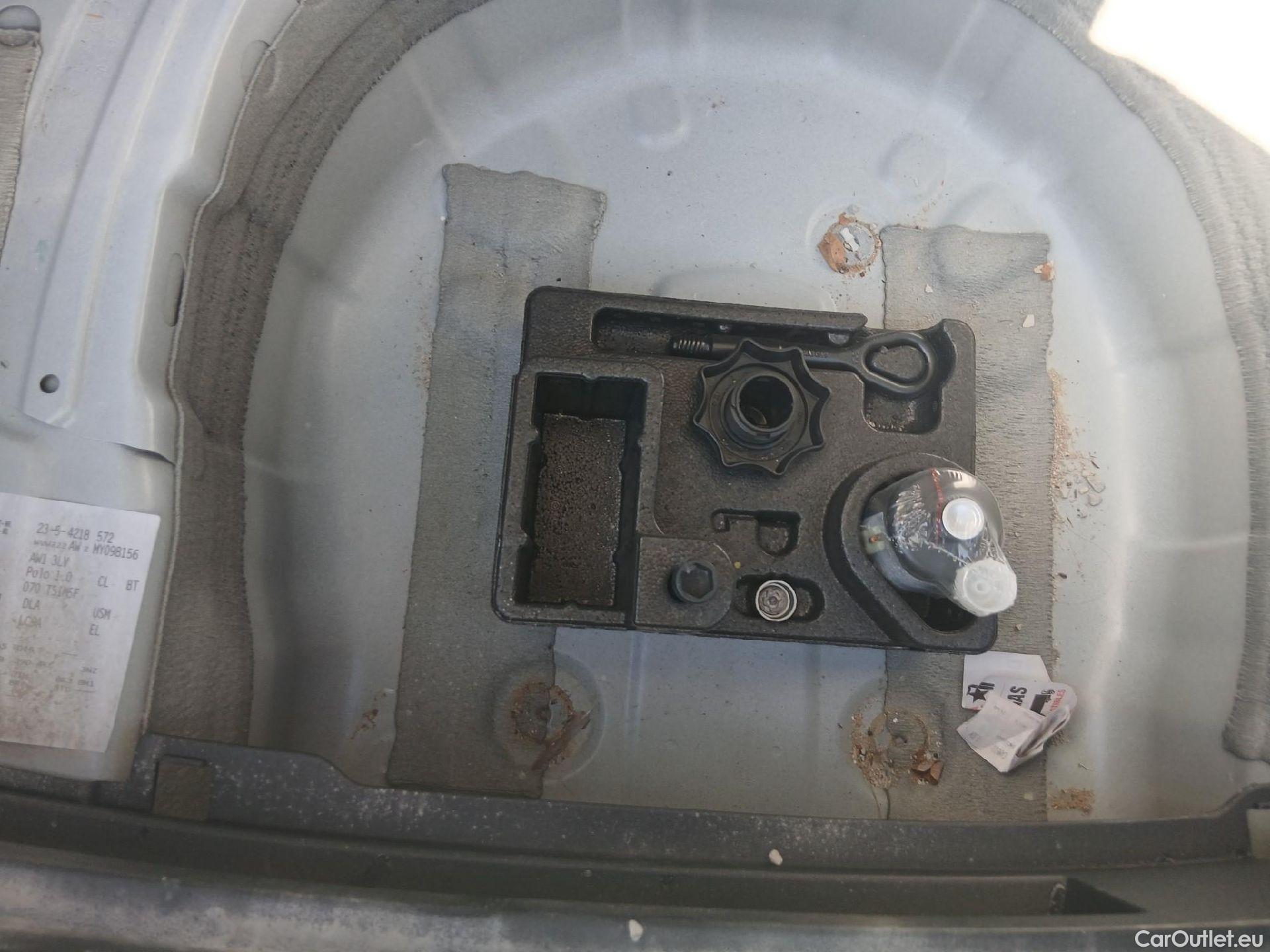  Volkswagen  Polo VOLKSWAGEN  / 2017 / 5P / berlina con portón Advance 1.0 TSI 70kW (95CV) #4