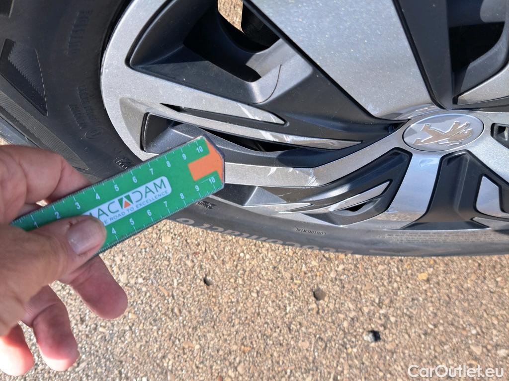  Peugeot  2008 PEUGEOT  / 2019 / 5P / todoterreno Active BlueHDI 81kW (110CV) #30