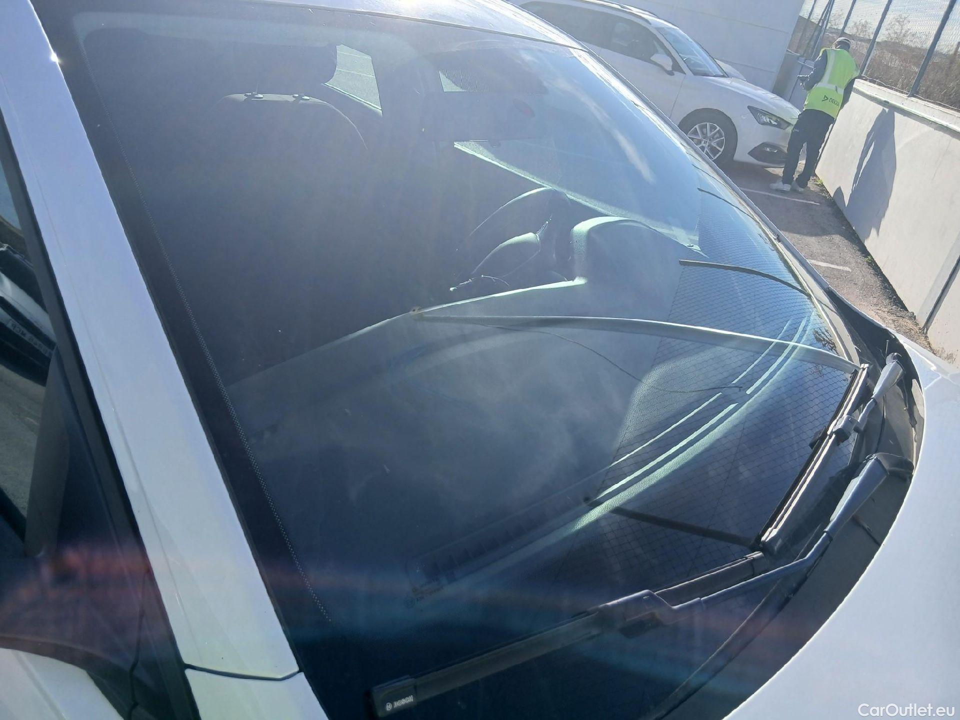  Volkswagen  Polo VOLKSWAGEN  / 2017 / 5P / berlina con portón Advance 1.0 TSI 70kW (95CV) #10