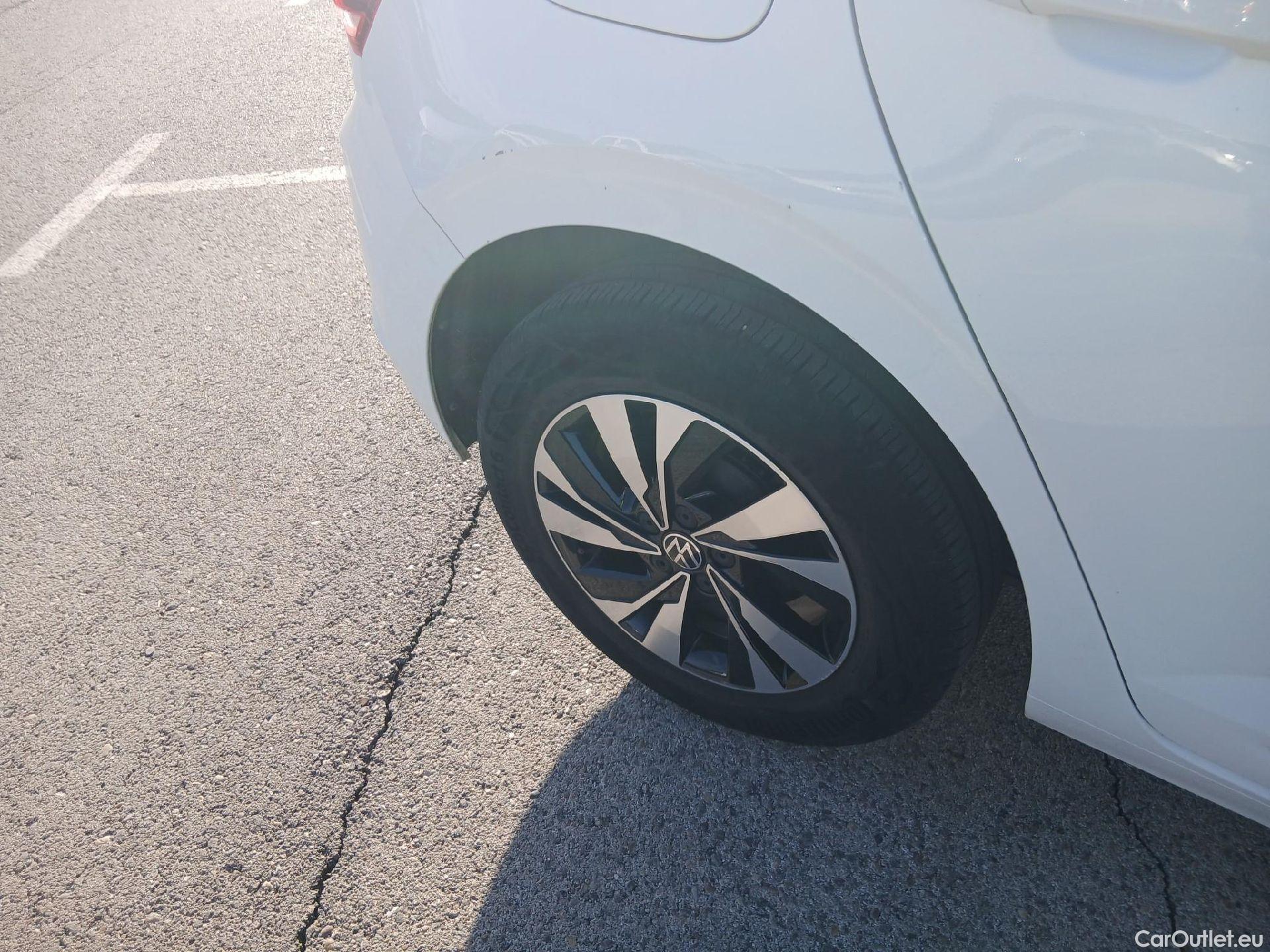  Volkswagen  Polo VOLKSWAGEN  / 2017 / 5P / berlina con portón Advance 1.0 TSI 70kW (95CV) #9