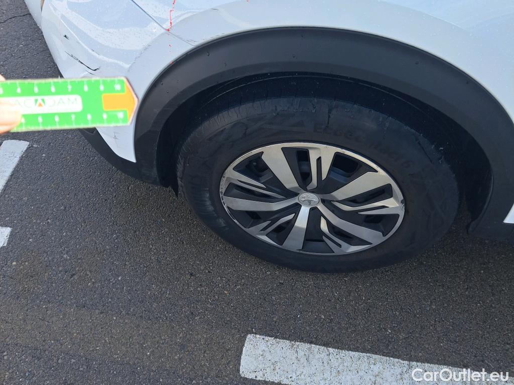  Peugeot  2008 PEUGEOT  / 2019 / 5P / todoterreno Active BlueHDI 81kW (110CV) #31