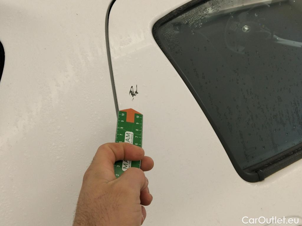  Toyota  Yaris TOYOTA  / 2017 / 5P / berlina con portón 1.5 100H Active #12