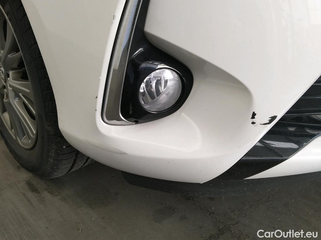  Toyota  Yaris TOYOTA  / 2017 / 5P / berlina con portón 1.5 100H Active #24