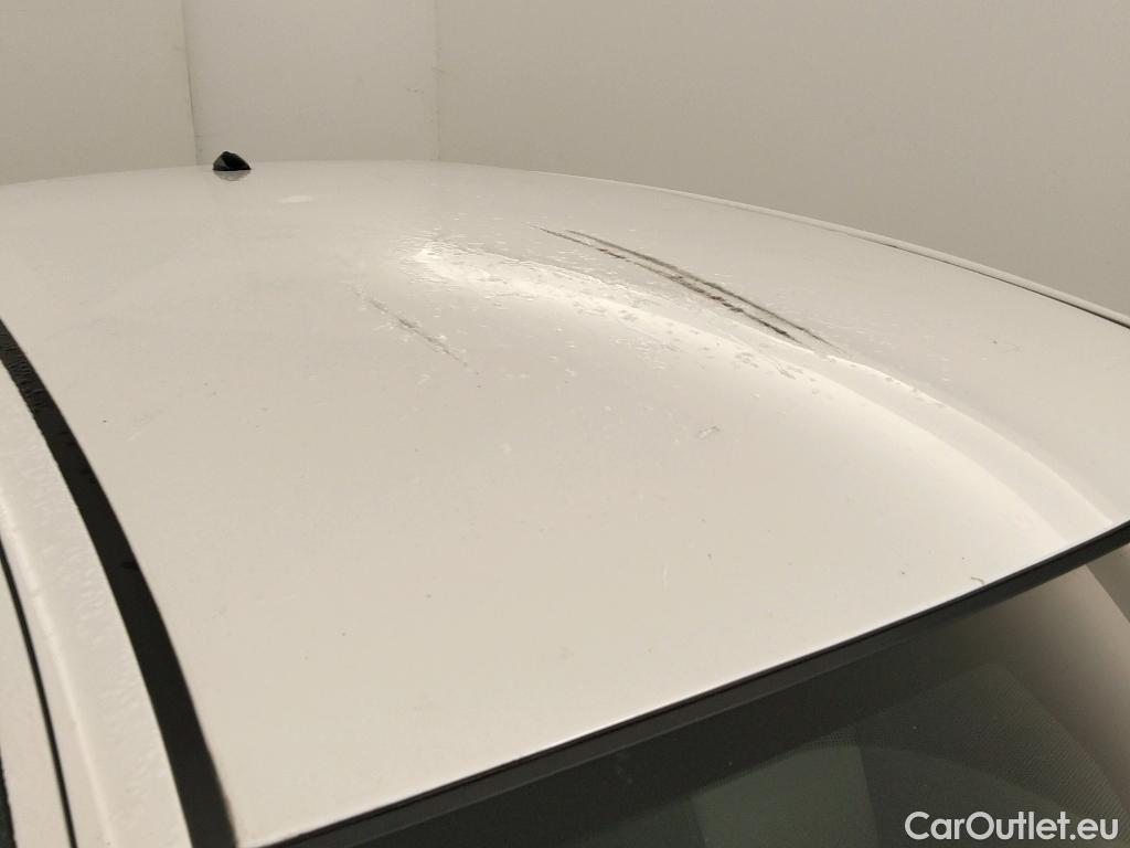  Toyota  Yaris TOYOTA  / 2017 / 5P / berlina con portón 1.5 100H Active #3