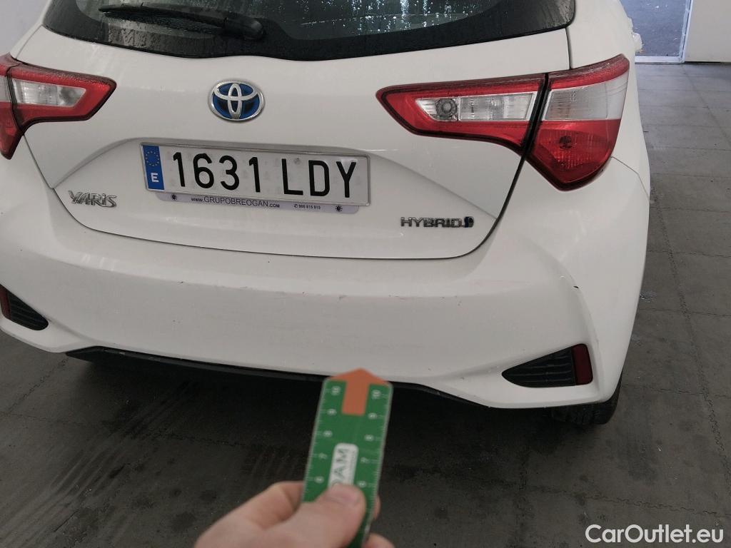  Toyota  Yaris TOYOTA  / 2017 / 5P / berlina con portón 1.5 100H Active #16