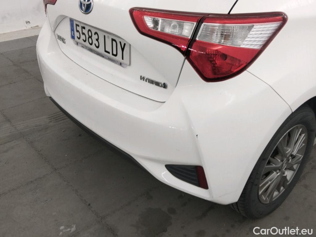  Toyota  Yaris TOYOTA  / 2017 / 5P / berlina con portón 1.5 100H Active #15