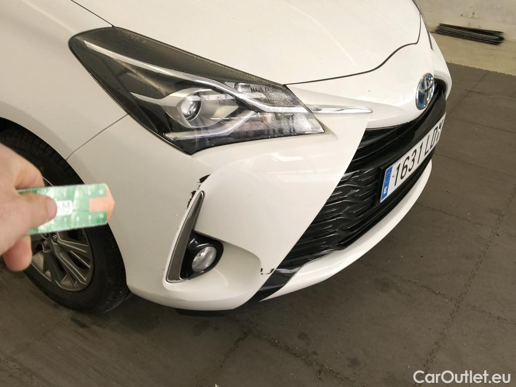  Toyota  Yaris TOYOTA  / 2017 / 5P / berlina con portón 1.5 100H Active #14