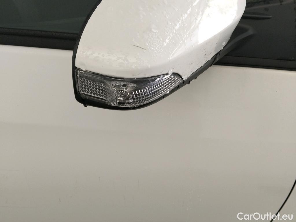  Toyota  Yaris TOYOTA  / 2017 / 5P / berlina con portón 1.5 100H Active #11